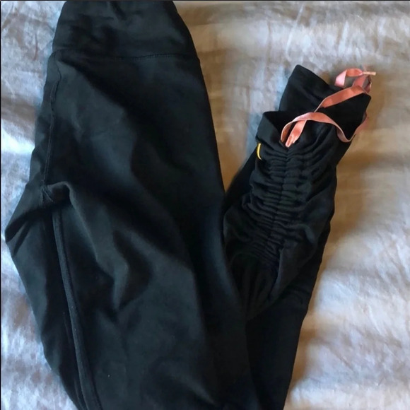 Lucy Bundle XS. 2 pants and top all EUC - Picture 3 of 8